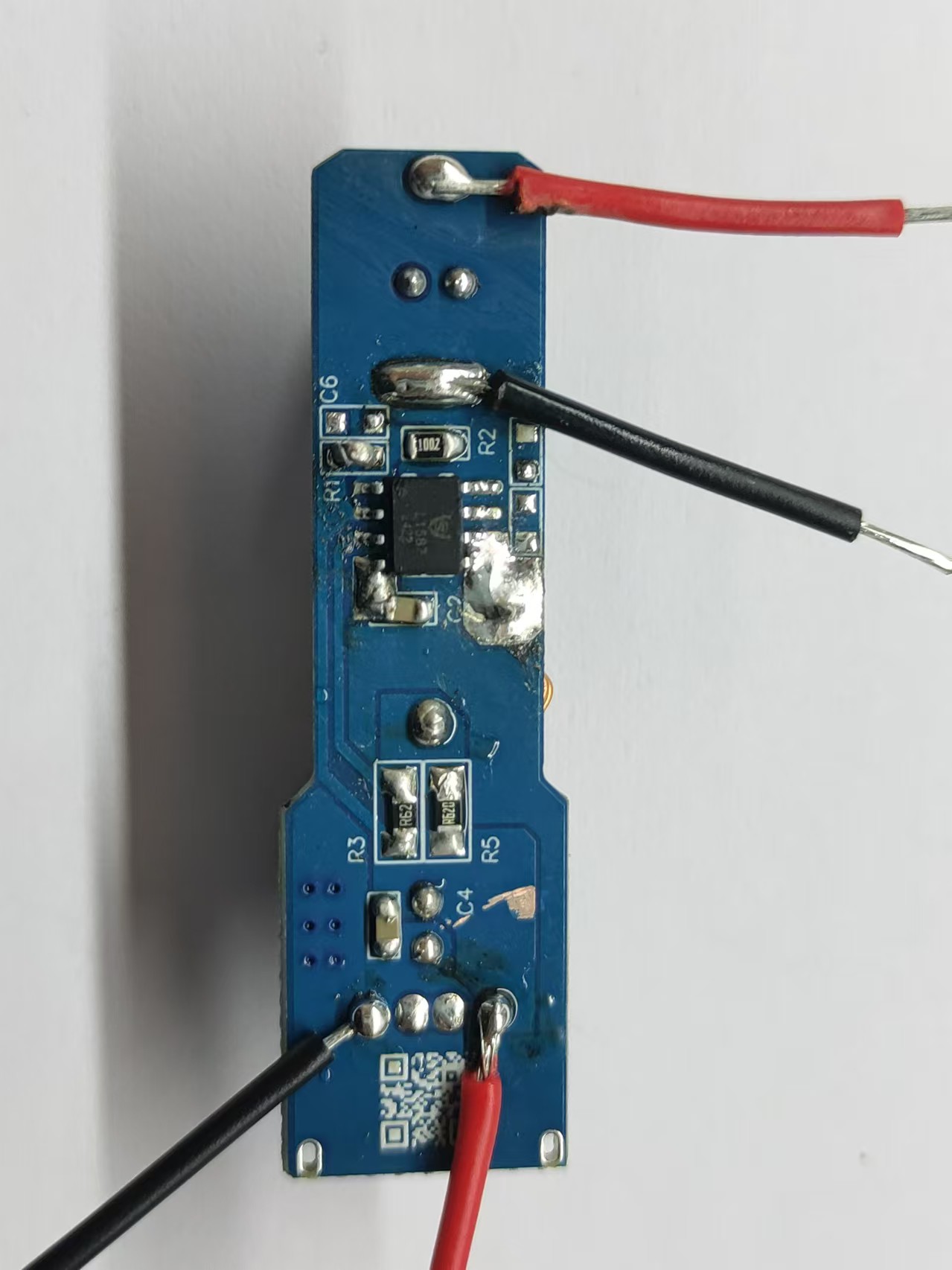 开云官方下载开云app1587 输入19V 输出16.8V 电流1.5A降压恒压IC